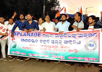 ଏସ୍ପ୍ଲାନେଡ୍, ଭୁବନେଶ୍ୱର କତୃପକ୍ଷଙ୍କ ଦ୍ୱାରା ଗଣମାଧ୍ୟମର ମହିଳା ସାମ୍ବାଦିକଙ୍କୁ ଆକ୍ରମଣ ପ୍ରତିବାଦରେ ପ୍ରଦେଶ ଛାତ୍ର କଂଗ୍ରେସର ବିକ୍ଷୋଭ ।