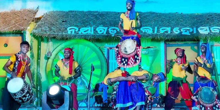 ଜିଲ୍ଲା ମହୋତ୍ସବ ଦ୍ୱିତୀୟ ସନ୍ଧ୍ୟା : ବରଗଡ଼ର ଡାଲଖାଇ ଓ ସୁନ୍ଦରଗଡ଼ର ରସରକେଲି ଧୁମ ମଚେଇଲେ – ନୟାଗଡ଼