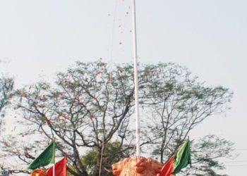 ମୟୂରଭଞ୍ଜ : ଜିଲ୍ଲା ମହକୁମା ବାରିପଦାରେ ୭୧ତମ ସାଧାରଣତନ୍ତ୍ର ଦିବସ ମହାସମାରୋହରେ ପାଳିତ ଉତ୍ସବରେ ଯୋଗଦେଇ ଜାତୀୟ ପତାକା ଉତ୍ତୋଳନ କଲେ ମନ୍ତ୍ରୀ ରଘୁନନ୍ଦନ ଦାସ