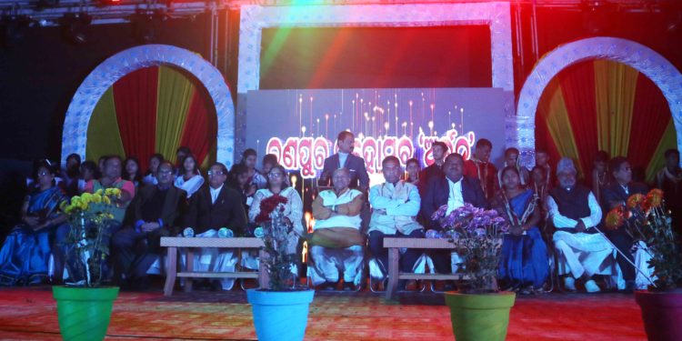 ରଣପୁର ମହୋତ୍ସବ ଅର୍ଜୁନ୍-୨୦୨୦ ଉଦ୍ଘାଟିତ ପାଇକ ଆଖଡା ସିନେ ଅଭିନେତା ସବ୍ୟସାଚୀଙ୍କ ସଂଳାପରେ ଆକର୍ଷିତ ହେଲେ ଦର୍ଶକ