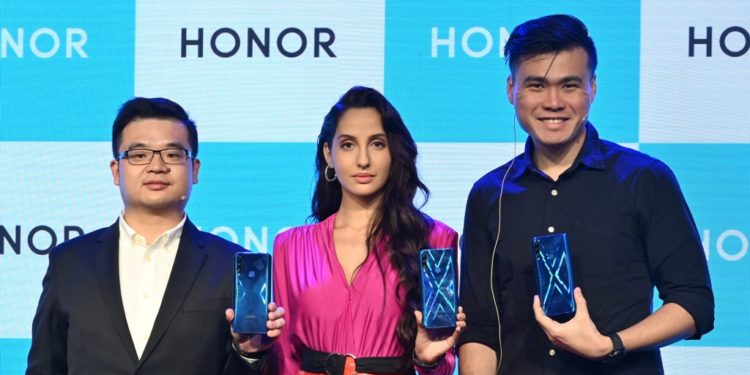 ପ୍ରଥମ ପପ୍‌-ଅପ୍ କ୍ୟାମେରା ସ୍ମାର୍ଟଫୋନ୍ ‘ଅନର ୯ଏକ୍ସ’ ବଜାର ପ୍ରବେଶ କରାଇଲା