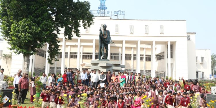 ଲଜ୍‌ପତ ରାୟ ଡିଏଭି ପବ୍ଳିକ୍‌ ସ୍କୁଲର ଛାତ୍ରଛାତ୍ରୀମାନଙ୍କ ବିଧାନସଭା ପରିଦର୍ଶନ ଭୁବନେଶ୍ୱର