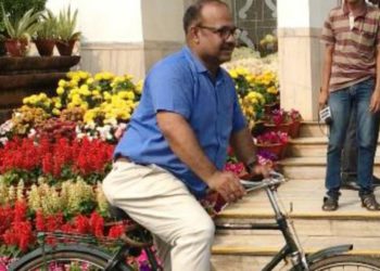 ପର୍ଯ୍ୟଟନ ମନ୍ତ୍ରୀ ଜ୍ୟୋତିପ୍ରକାଶ ପାଣିଗ୍ରାହୀ ସାଇକେଲ ଚଢ଼ି ଲୋକସେବା ଭବନକୁ ଆସିଲେ