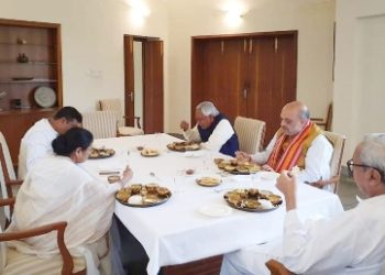 ନବୀନ ନିବାସ ରେ ଅତିଥି କଲେ ମଧ୍ୟ୍ୟାହ୍ନ ଭୋଜନ , ମେନୁ ରେ ନଥିିଲା : ଚିକେନ