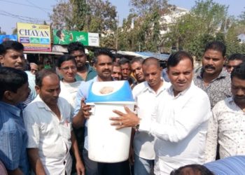 ସ୍ୱସ୍ତି ସେବକ କ୍ଷଦ୍ର ବ୍ୟବସାୟୀ ସଂଘ ତରଫରୁ ଉଠାଦୋକାନୀମାନଙ୍କୁ ଡ଼ଷ୍ଟବିନ୍‌ ବଣ୍ଟନ