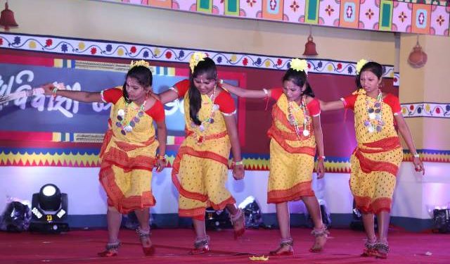 ଆଦିବାସୀମେଳାର ୧୦ମ ସଂଧ୍ୟା ମନ ମୋହିଲେ ଶିଶୁ କଳାକାର : ୪୨ଲକ୍ଷର କାରବାର