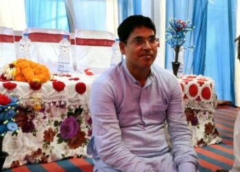 ଆୟୋଜକ ଆସିବା ପୂର୍ବରୁ ପଂହଁଚିଲେ ମୁଖ୍ୟ ଅତିଥି , ସଭା ସ୍ଥଳରେ ଚାଲିଲା ଜନ ଶୁଣାଣି