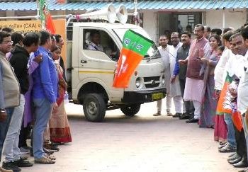 ପ୍ରଚାର ଗାଡିକୁ ପତାକା ଦେଖାଇ ଶୁଭାରମ୍ଭ କଲେ ରାଜ୍ୟ ସଭାପତି ସମୀର ମହାନ୍ତି