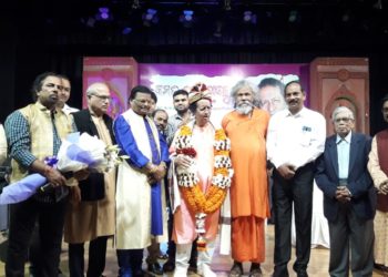 ମଞ୍ଚରେ ତିନି ପଦ୍ମ : କମଳ ଦେଶ ରାଜକୁମାରଙ୍କୁ ଜନ୍ମଦିନରେ ଭବ୍ୟ ସମ୍ବର୍ଦ୍ଧନା