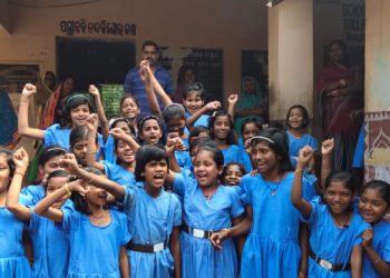 ମାହାଙ୍ଗା କୁସୁପୁର ପ୍ରାଥମିକ ବାଳିକା ବିଦ୍ୟାଳୟ ରେ ପଡିଲା ତାଲା, ଶିକ୍ଷୟତ୍ରୀ ବଦଳି ପ୍ରତିବାଦରେ ଛାତ୍ରୀଙ୍କ  ସ୍କୁଲ ଆଗରେ ଧାରଣା