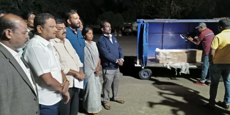 ଭାବରଡ଼ା ଗ୍ରାମର ପ୍ରଫୁଲ୍ଲ ସେଠୀଙ୍କ ମର ଶରୀର ଭୁବନେଶ୍ୱର ବିମାନ ବନ୍ଦର ଠାରେ ପହଁଚିଛି ।