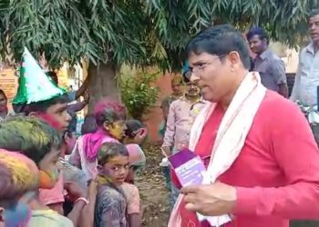 ପିଲାଙ୍କ ଗହଣରେ ହୋଲି ଖେଳିଲେ ମନ୍ତ୍ରୀ ଅରୁଣ