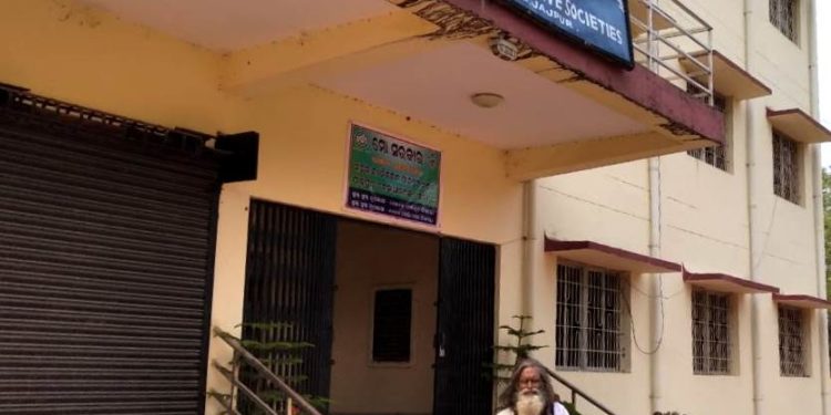 ମଣ୍ଡିରେ ଧାନବିକି ୩ମାସ ହେଲା ମୂଲ୍ୟ ପାଉନି ଚାଷୀ, କାର୍ଯ୍ୟାଳୟକୁ ଦୌଡି ଦୌଡି ହତାଶ ;