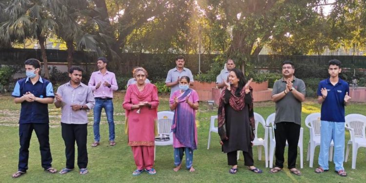 କେନ୍ଦ୍ରମନ୍ତ୍ରୀ ଧର୍ମେନ୍ଦ୍ର ପ୍ରଧାନ,ଆଜିର ‘ଜନତା କର୍ଫ୍ୟୁ’ ପାଳନ ….ତାଳି, ଥାଳି, ଘଣ୍ଟି ଓ ଶଙ୍ଖ ବଜାଇ ଅଭିବାଦନ ଜଣାଇଲେ ଜନତା