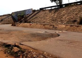 ଧନେଶ୍ୱର ଓଭରବ୍ରିଜର ଉଭୟ ପାଶ୍ୱର୍ର ରାସ୍ତାସାରା ଖାଲ, ବଢୁଛି ଦୁର୍ଘଟଣା