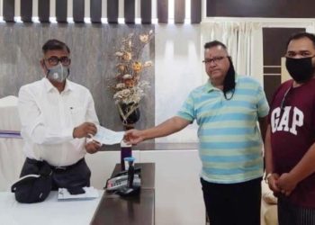 ମୁଖ୍ୟମନ୍ତ୍ରୀ ରିଲିଫ ପାଣ୍ଠି (କୋଭିଡ୍‌ ଫଣ୍ଡ)କୁ କଟକର ବ୍ୟବସାୟୀ ଦିନଦୟାଲ ଅଗ୍ରୱାଲ ୧ଲକ୍ଷ ୧୧ହଜାର ୧୧୧ଟଙ୍କା ପ୍ରଦାନ କଲେ ।