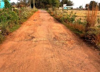 ପଣ୍ଡୁଳା-ବେଗନା ଗ୍ରାମ୍ୟ ରାସ୍ତା : ରାଜନୈତି ଛକାପଞ୍ଝା ରେ ପାଲୋଟିଛି ମରଣଯନ୍ତା