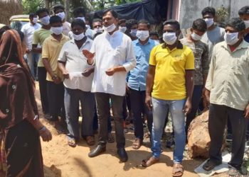 କରୋନା ଠାରୁ ଦୂରେଇ ରହିବା ପାଇଁ ଲୋକଙ୍କୁ ସଚେତନ କରାଇଲେ ନିଶିକାନ୍ତ