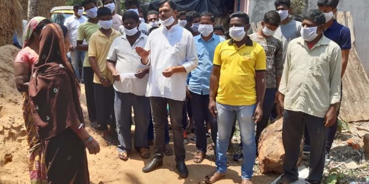 କରୋନା ଠାରୁ ଦୂରେଇ ରହିବା ପାଇଁ ଲୋକଙ୍କୁ ସଚେତନ କରାଇଲେ ନିଶିକାନ୍ତ