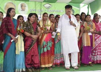 ଆଠଗଡ଼ ର ମାଆ ମାନଙ୍କର ଦୁଃଖ ସୁଖ ର ସାଥୀ ରାଜା ଭାଇ