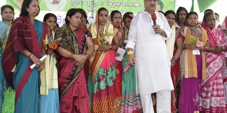 ଆଠଗଡ଼ ର ମାଆ ମାନଙ୍କର ଦୁଃଖ ସୁଖ ର ସାଥୀ ରାଜା ଭାଇ