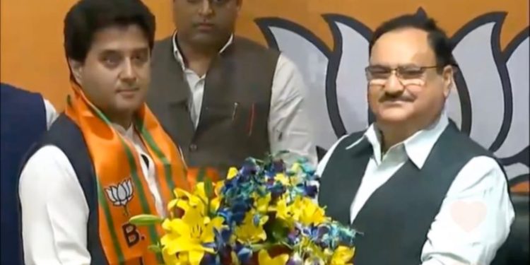 ହାତ ଛାଡ଼ି ପଦ୍ମ ଧରିଲେ