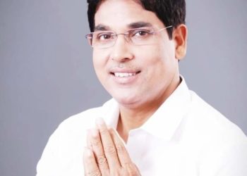 କୋଭିଡ୍‌-୧୯ର ମୁକାବିଲା କରିବା ପାଇଁ କୃଷି ଓ କୃଷକ ସଶକ୍ତିକରଣ ମନ୍ତ୍ରୀ ଡ. ଅରୁଣ କୁମାର ସାହୁ ଦେଲେ ତିନି ମାସର ଦରମା