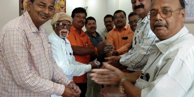 ଲୋକସେବା ଭବନର ପ୍ରେସ ଲାଉଞ୍ଚରେ ହାତ ଧୁଆ ସଚେତନତା କାର୍ଯ୍ୟକ୍ରମରେ ଶପଥ