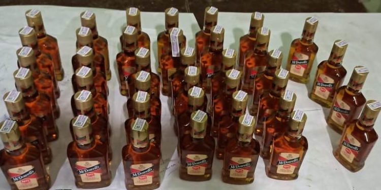 କରୋନା ପାଇଁ ପୋଲିସ ରାସ୍ତାରେ ହିରୋ କିନ୍ତୁ ଚୋରା ଦେଶୀ ବିଦେଶୀ ମଦ ଭାଟି ପାଇଁ ଜ଼ିରୋ