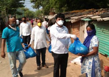 ଯୁବଜନତା ର ରାଜ୍ୟଶାଖା ତରଫରୁ  ଖାଦ୍ୟ ସାମଗ୍ରୀ ବଣ୍ଟନ ଓ ସଚେତନତା କାର୍ଯ୍ୟକ୍ରମ