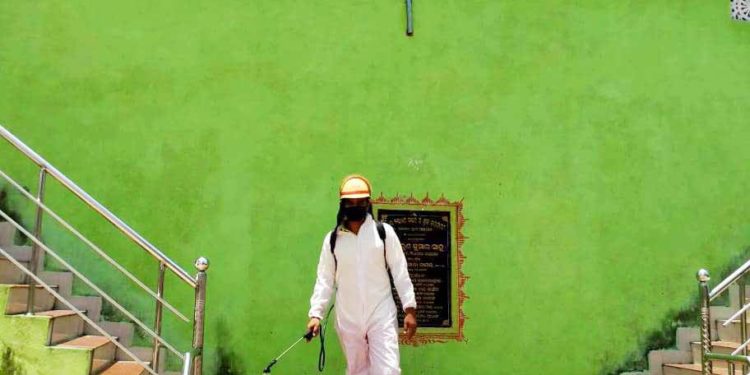 ନୟାଗଡ ବ୍ଲକ : ବାଲୁଗାଁ,ଇକିରି,ନୋତର ଗ୍ରାମ ପଞ୍ଚାୟତ କଲ୍ୟାଣ ମଣ୍ତପରେ କୋଭିଡ୍ ୧୯ ର ମୁକାବିଲା ପାଇଁ  ସାନିଟାଇଜ୍ କରାଯାଇଛି – ନୟାଗଡ ।