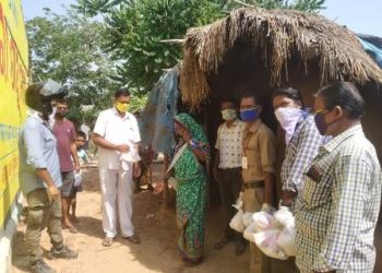 ଗରିବ ଓ ଅସହାୟ ପରିବାରଙ୍କୁ ଶୁଖିଲା ଖାଦ୍ୟ ଓ ସଫେଇ ପ୍ରସାଧନ ସାମଗ୍ରୀ ବଂଟନ – ହିଞ୍ଜିଳିକାଟୁ,