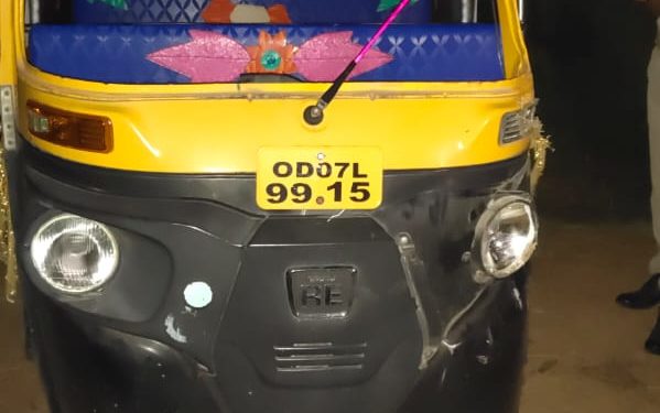 ଯାତ୍ରୀବାହୀ ଅଟୋ ଓଲଟି ୪ ଗୁରୁତର – ହିଞ୍ଜିଳିକାଟୁ