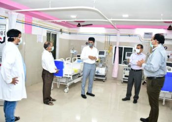 କୋରାପୁଟ,ନବରଙ୍ଗପୁର,ମାଲକାନଗିରି କୋଭିଡ୍ ହସ୍ପିଟାଲ ପରିଦର୍ଶନ କରି ସ୍ଥିତିର ସମୀକ୍ଷା କରିଛନ୍ତି ୫-ଟି ସଚିବ ଭି.କେ.ପାଣ୍ଡିଆନ