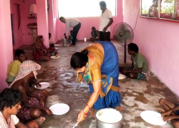 କୋରାଇରେ ବାହାର ରାଜ୍ୟ ୫୭୮ଲୋକଙ୍କୁ ମିଳୁଛି ରନ୍ଧାଖାଦ୍ୟ  –  କୋରାଇ