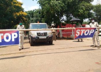 କରୋନା ସଂକ୍ରମଣ ପ୍ରତିହତ ପାଇଁ କଟେଂନମେଂଟ ଜୋନରେ କୋରାଇ ବ୍ଲକ ଗଳାବାଟ ଓ ରାସ୍ତ ସୀମା ସିଲ କଲା – କୋରାଇ ପୁଲିସ