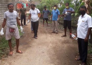 ଠାକୁରପାଟଣା ଯୁବପରିଷଦ ପକ୍ଷରୁ ଗାଁ ପରିସରକୁ ସାନିଟାଇଜର କରାଗଲା