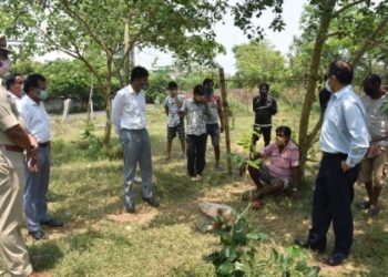 ଢେଙ୍କାନାଳରେ ୧୦୦ ଶଯ୍ୟା ବିଶିଷ୍ଟ କୋଭିଡ୍-୧୯  ହସ୍ପିଟାଲର ପରିଦର୍ଶନ କରିଛନ୍ତି : ୫ଟି ସଚିବ ଭି.କେ.ପାଣ୍ଡିଆନ ଓ ଉନ୍ନୟନ କମିଶନର ସୁରେଶ ମହାପାତ୍ର ।