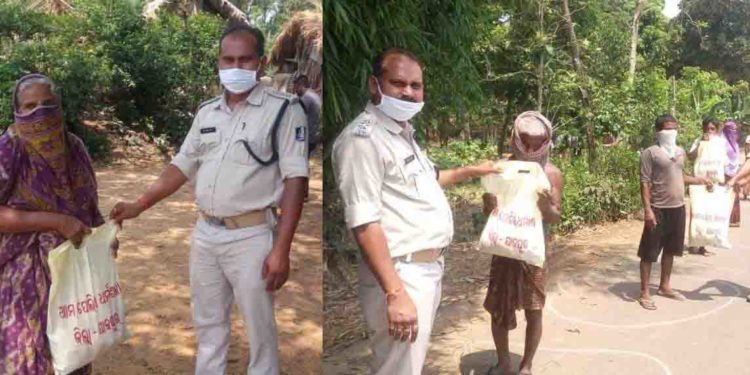 ଯାଜପୁର ଜିଲ୍ଲା : ଧର୍ମଶାଳା ଥାନା ଅଧିକାରୀ ସରୋଜ କୁମାର ସାହୁଙ୍କ ଭିନ୍ନ ପ୍ରୟାସ, ଗରିବ ଶ୍ରେଣୀର ପରିବାରଙ୍କୁ ଶୁଖିଲା ଖାଦ୍ୟ ବଂଟନ