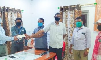 ଏଜେ ଆଗ୍ରୋ ଓ ଡ଼ିହିଗୋପ ଗ୍ରାମ ପକ୍ଷରୁ ମୁଖ୍ୟ ମନ୍ତ୍ରୀ ରିଲିଫ ପାଣ୍ଠିକୁ ସହାୟତା ପ୍ରଦାନ  –  ମାହାଙ୍ଗା