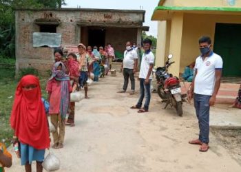 କରୋନା ତାଲା ବନ୍ଦ ସମୟରେ ଶ୍ରମିକଙ୍କୁ ସହଯୋଗର ହାତ ବଢାଇଲା “ବିଷ୍ଣୁପ୍ରିୟା ଚାରିଟେବୁଲ ଟ୍ରଷ୍ଟ”ଓଡିଶା