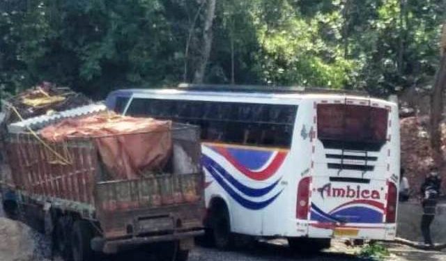 କଳିଙ୍ଗା ଘାଟିରେ ପୁଣି ଏକ ବସ୍ ଦୁର୍ଘଟଣାଗ୍ରସ୍ତ, ସୁରତରୁ ପ୍ରବାସୀ ଓଡ଼ିଆଙ୍କୁ ନେଇ ଗଞ୍ଜାମ ଆସୁଥିଲା ବସ୍ ଫୁଲବାଣୀ