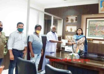 ନୟାଗଡ କେମିଷ୍ଟ ଏବଂ ଡ୍ରଗିଷ୍ଟ ଆସୋସିଏସନ କରୋନା ସୁରକ୍ଷା ପାଇଁ ଦେଲେ 75 ହଜାର ଟଙ୍କା ।