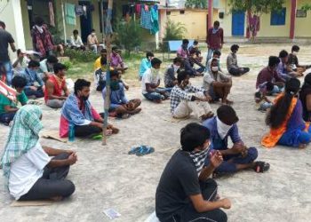 ଗୋଷାଣୀ ବ୍ଲକ ଅନ୍ତର୍ଗତ ବାଘଶାଳା କ୍ୱାରାଣ୍ଟାଇନ କେନ୍ଦ୍ରରେ ରହୁଥିବା ୮୦  ଜଣ ପ୍ରବାସୀ ନ ଖାଇ ସ୍ଵାବ ପରୀକ୍ଷା ଦାବୀ କରି ଧାରଣା ରେ ବସି ରହିଛନ୍ତି – ପାରଳାଖେମୁଣ୍ଡି (ଗଜପତି)