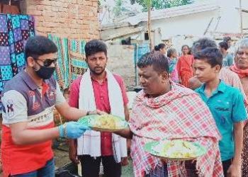 କଂଗ୍ରେସ ତରଫରୁ ନୟାପଲ୍ଲୀରେ ରନ୍ଧା ଖାଦ୍ୟ ବଣ୍ଟନ ।