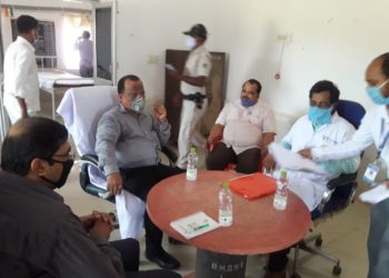 ନୟାଗଡ : ଚାନ୍ଦପୁର ସ୍ଥିତ କୋଭିଡ-19 ହସ୍ପିଟାଲ ପରିଦର୍ଶନ କଲେ ଜିଲ୍ଲା ପର୍ଯ୍ୟବେକ୍ଷକ ତଥା କେନ୍ଦ୍ରାଞ୍ଚଳ ରାଜସ୍ବ ଆୟୁକ୍ତ ଅନିଲ ସାମଲ : ଜିଲ୍ଲା ପ୍ରଶାସନର ପଦକ୍ଷେପକୁ କଲେ ପ୍ରଂଶସା