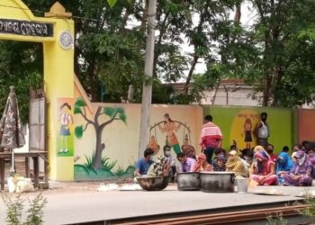 ଖାଦ୍ୟରେ ହେରଫେର ନେଇ ପ୍ରବାସୀଙ୍କ ରାସ୍ତାରୋକ