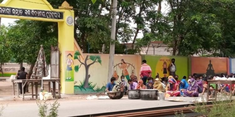 ଖାଦ୍ୟରେ ହେରଫେର ନେଇ ପ୍ରବାସୀଙ୍କ ରାସ୍ତାରୋକ