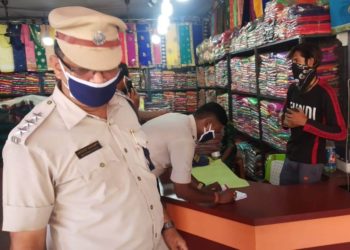 ନୟାଗଡ ଏସ.ପି.ଙ୍କ ନେତୃତ୍ୱରେ ସହରାଞ୍ଚଳ ବଜାର ଘାଟ ଛାନ ଭିନ ସହ ଆଇନ ଖିଲାପକାରୀଙ୍କୁ ଅର୍ଥ ଜୋରିମାନା