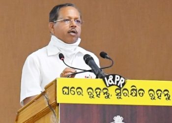 ବିମାନ ଓ ରେଳରେ ଓଡିଶା ଫେରୁଥିବା ଯାତ୍ରୀଙ୍କ : ହାତରେ ଅଲିଭା କାଳିରେ ଷ୍ଟାମ୍ପ ଲଗାଯିବ